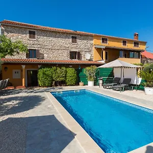 Lucky By Interhome Brtonigla